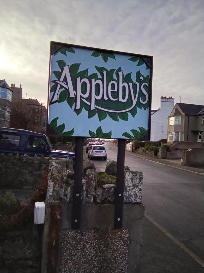 Applebys Guest House Holyhead Exteriör bild