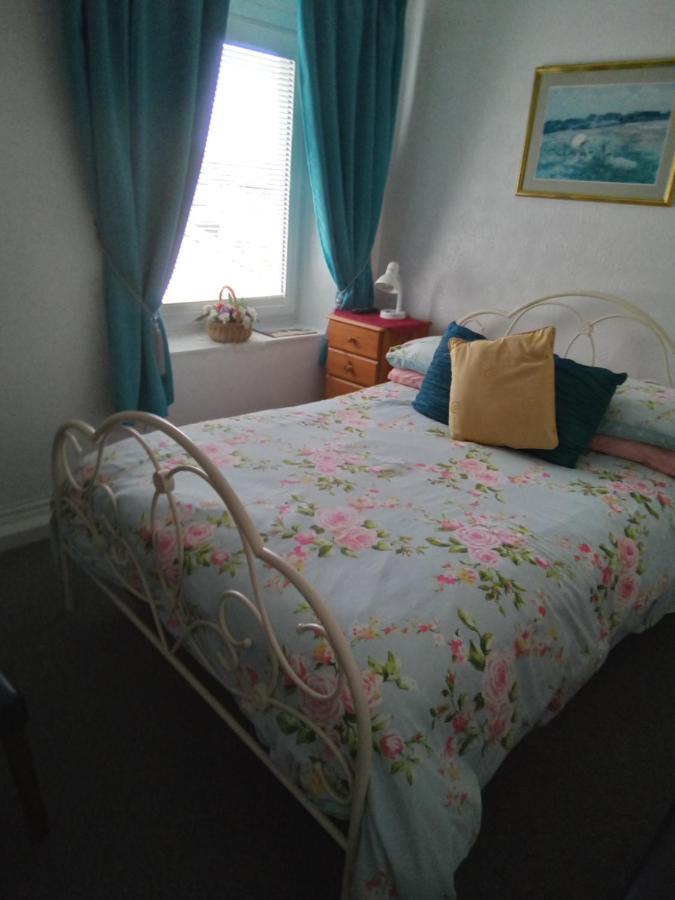 Applebys Guest House Holyhead Exteriör bild