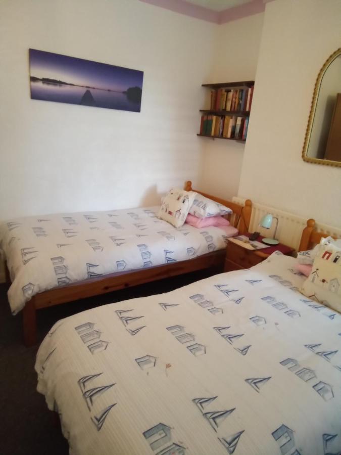 Applebys Guest House Holyhead Exteriör bild