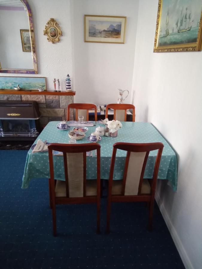 Applebys Guest House Holyhead Exteriör bild